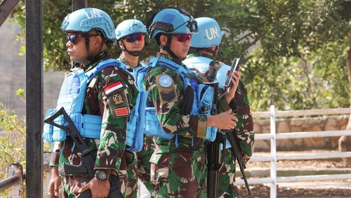 United Nations peacekeepers (UNIFIL) stand near their vehicles in Kfar Kila village near the border with Israel, southern Lebanon, October 8, 2023. REUTERS/Aziz Taher