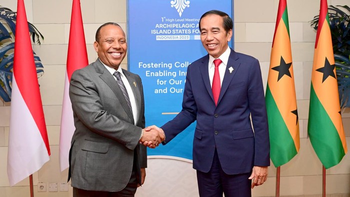 Presiden Joko Widodo (Jokowi) bertemu dengan Perdana Menteri Tuvalu Kausea Natano. (Muchlis Jr/Biro Pers Sekretariat Presiden)