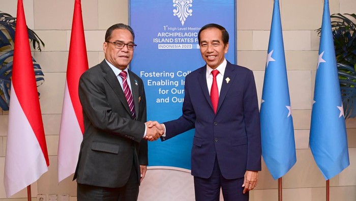 Presiden Joko Widodo (Jokowi) menggelar pertemuan bilateral bersama Presiden Federasi Mikronesia Wesley Simina (Muchlis Jr/Biro Pers Sekretariat Presiden)