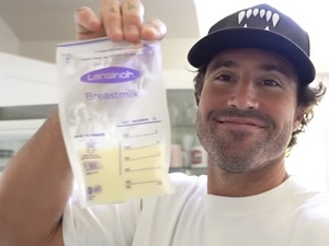 Stok Susu Almond Habis, Pria Ini Bikin Latte pakai ASI