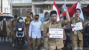 Puluhan Guru Honorer Kabupaten Bekasi Long March ke Ombudsman