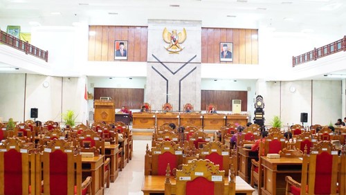 Rapat paripurna pengesahan Ranperda tentang Pengelolaan dan Perlindungan Lingkungan Hidup Ttahun 2023-2053 serta Ranperda tentang Pajak Daerah dan Retribusi Daerah di gedung DPRD Buleleng, Selasa (10/10/2023).