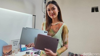 Galaxy Tab S9 FE series tersedia mulai dari Rp 6.499.000 (WiFi) dalam warna Graphite dan Rp 7.499.000 (5G) dalam warna Graphite, Lavender, Mint yang modis. Galaxy Tab S9+ FE series tersedia mulai dari Rp 8.499.000 (WiFi) dalam warna Silver dan Rp10.999.000 (5G) dalam Mint, Graphite, dan Lavender. Foto: Adi Fida Rahman/detikINET