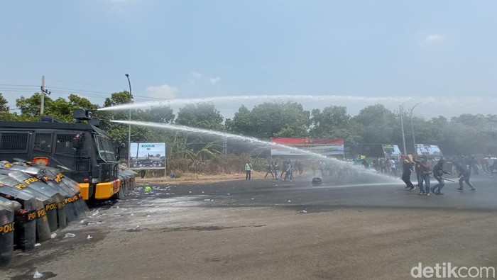 Simulasi pengamanan pemilu di Cirebon, Rabu (11/10/2023).