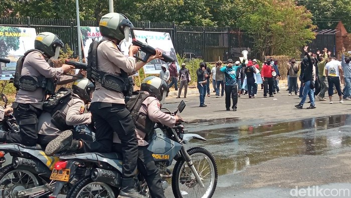 Simulasi pengamanan pemilu di Cirebon, Rabu (11/10/2023).