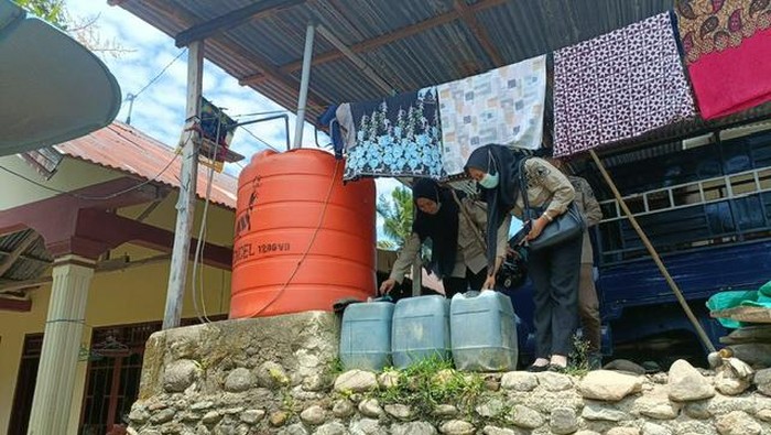 Sebanyak 39 desa di Kabupaten Sinjai, Sulawesi Selatan (Sulsel) mengalami kekeringan hingga kekurangan air bersih dampak kemarau panjang.