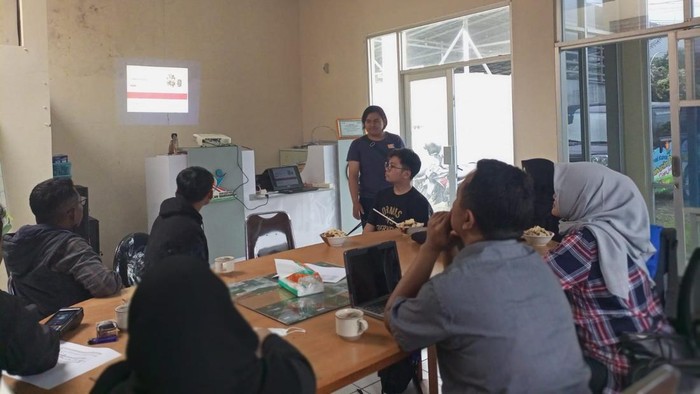 Tim PKM UNPI melakukan pembinaan terhadap UMKM di Cimacan