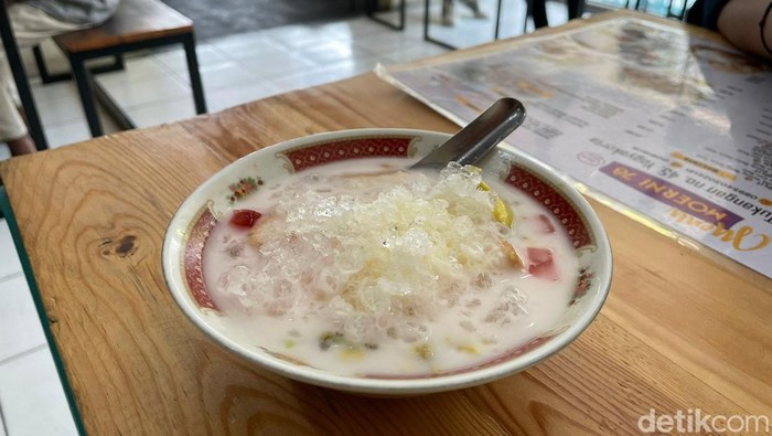 Warung Moerni 78 salah satu kuliner legendaris di Jogja. Menu favoritnya bistik dan es teler. Foto diambil Senin (9/10/2023).
