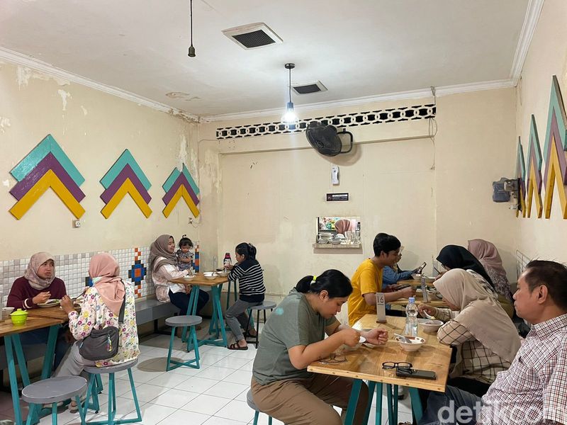 Warung Moerni 78 salah satu kuliner legendaris di Jogja. Menu favoritnya bistik dan es teler. Foto diambil Senin (9/10/2023).