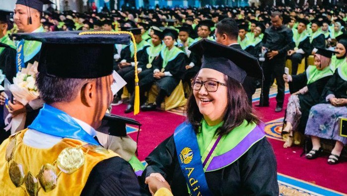 Windiyati Nugroho, Wisudawan Unesa yang lulus di usia 77 tahun dengan gelar tertua dan terbaik ber-IPK 3,98.