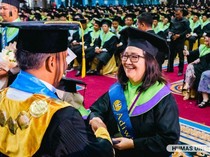 Ini Windiyati Nugroho, Lulusan Terbaik Unesa dengan IPK 3,98  di Usia 77 Tahun