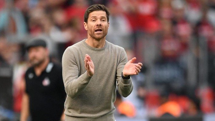 Soccer Football - Bundesliga - Bayer Leverkusen v FC Cologne - BayArena, Leverkusen, Germany - October 8, 2023 Bayer Leverkusen coach Xabi Alonso reacts REUTERS/Edith Geuppert DFL REGULATIONS PROHIBIT ANY USE OF PHOTOGRAPHS AS IMAGE SEQUENCES AND/OR QUASI-VIDEO.