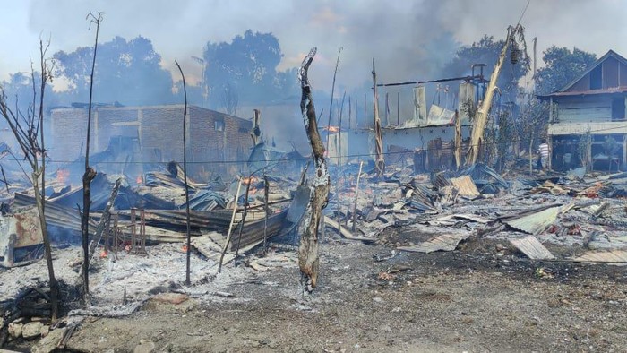 8 rumah di Bone hangus terbakar.