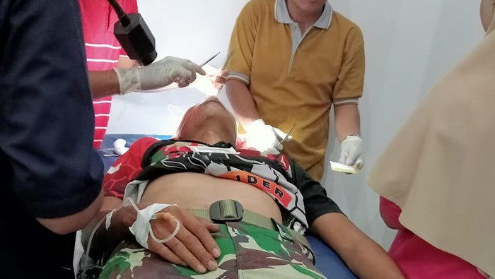 Anggota TNI dibacok saat kejar pencuri di kebun sawit di Empat Lawang, Sumatera Selatan.