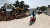 DSDABMBK Kota Tangsel pun memastikan tidak ada penutupan di ruas jalan penghubung Serpong-Jombang tesebut. Pasalnya, pihak kontraktor telah membuat jembatan darurat di samping jembatan yang diperbaiki.  