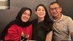 Dijodohkan dengan El Rumi, Ini Athira Farina Pilot yang Tak Sungkan ke Pasar
