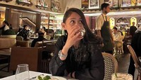 Restoran dengan makanan yang terkenal enak menjadi langganannya untuk mengadakan acara. Minuman segar hingga berbagai makanan enak dipesan di sana. Foto: Instagram/athirafarina