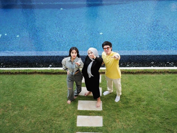 Atta Halilintar dan Aurel saat main ke rumah baru Fuji
