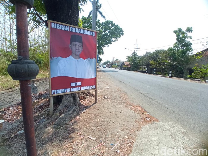 Baliho Gibran Rakabuming Raka mulai bertebaran di Cirebon