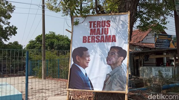 Baliho Gibran Rakabuming Raka mulai bertebaran di Cirebon