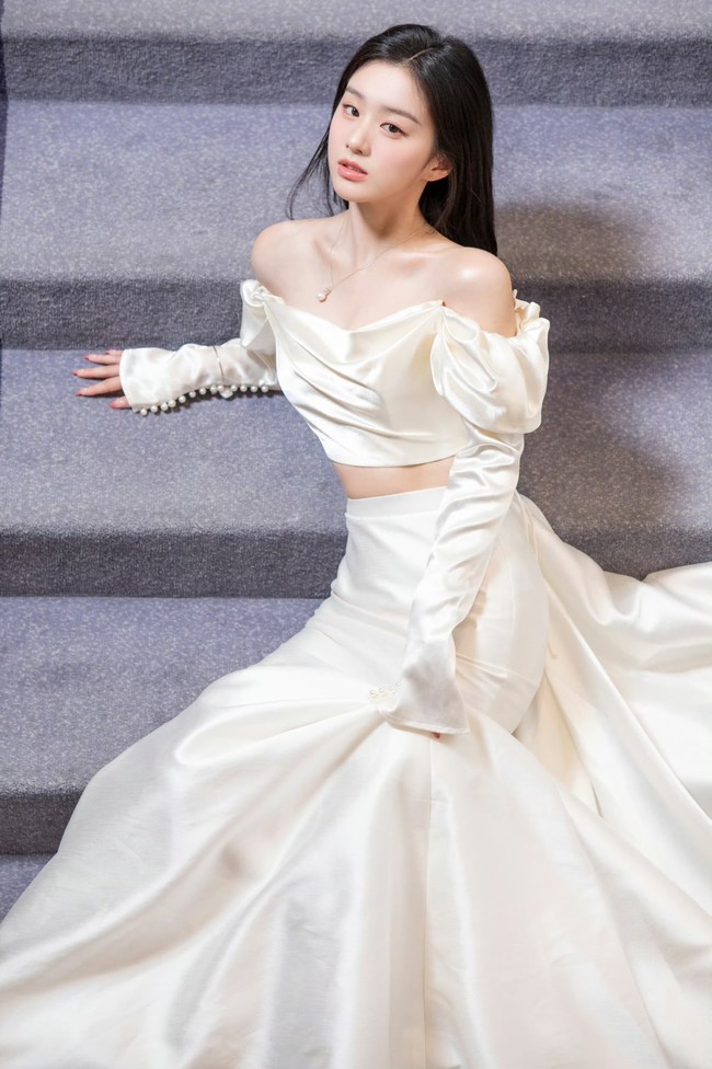 Aktris Cina Bao Shang En menyita atensi netizen Korea dengan kecantikannya. Dia menjadi salah tamu spesial di Asia Contents Awards & Global OTT Awards 2023, yang diselenggarakan di Busan pada 8 Oktober.Foto: dok. Twitter @ppo_ee