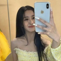 “Wah, siapa dia? Dia sangat cantik,” “Kenapa aku tidak terlahir seperti ini,” “Kemarin saat melihatnya berjalan di red carpet, aku bertepuk tangan karena dia begitu cantik,” komentar netizen Korea yang terpana dengan kecantikan aktris Cina kelahiran 23 Mei 2002 itu. Foto: dok. Twitter @ppo_ee