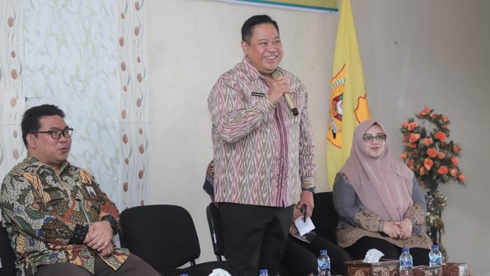 Bupati Dairi Eddy Berutu