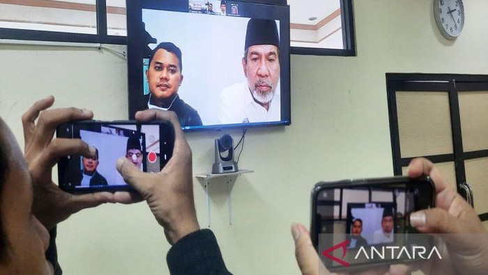 Bupati HST Abdul Latif