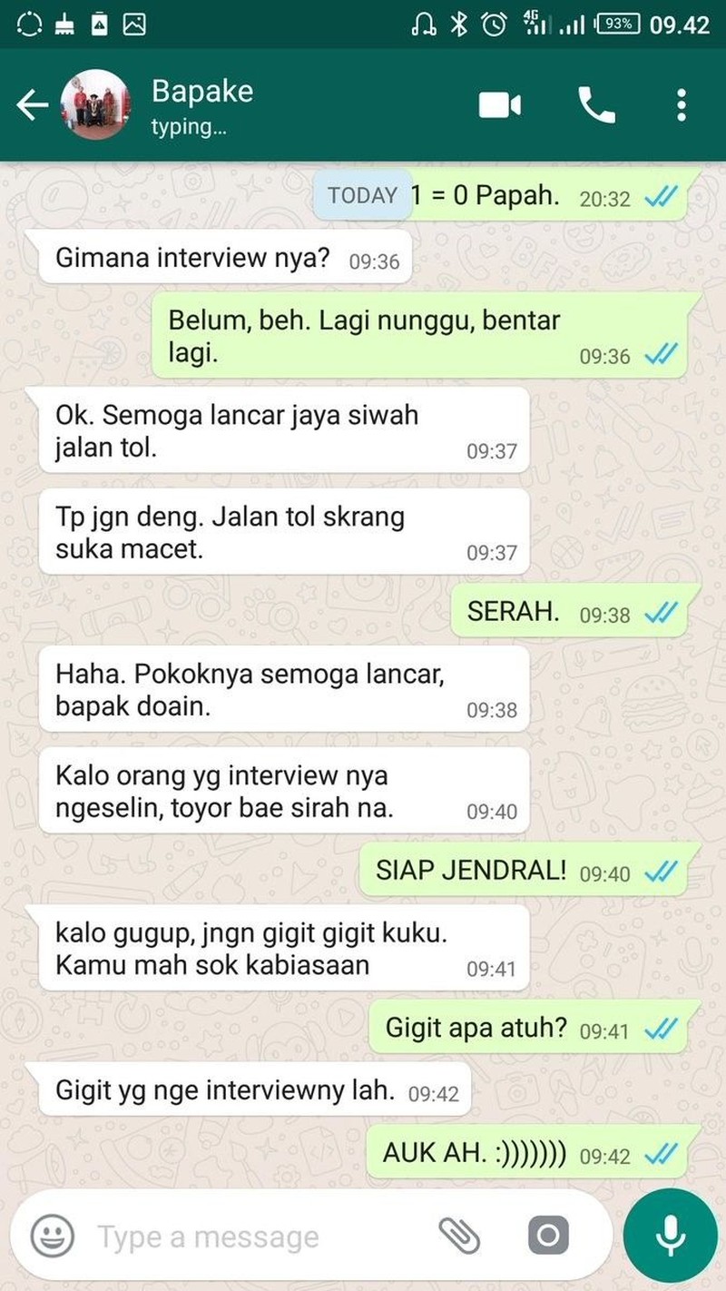 Chat antara anak dan orangtua ini bakalan sukses bikin kamu senyum-senyum sendiri. Sayang banget deh sama ibu dan bapak!