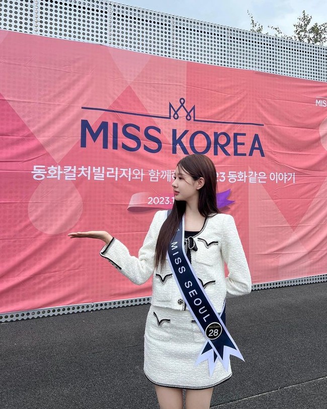 Tak hanya seorang mahasiswa, Choi Chae Won dilaporkan juga bekerja sebagai art director di salah satu situs streaming terkenal. Foto: Instagram