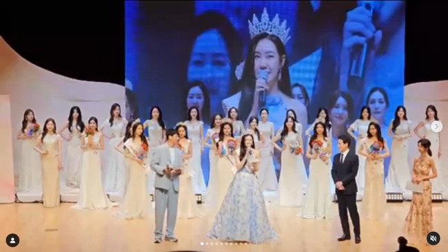 Miss Korea ke-67 digelar beberapa waktu lalu di Coex Auditorium, Gangnam, Seoul. Choi Chae Won pun diumumkan sebagai juara pertama setelah mengalahkan 30 finalis. Terpilihnya mahasiswi tersebut menjadi perbincangan di tengah kontroversi. Foto: Instagram