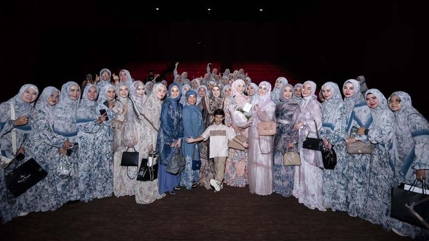 Citra Kirana saat menghadiri nonton bareng film terbarunya, Air Mata di Ujung Sajadah.