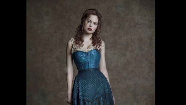 Aktris Conor Leslie.