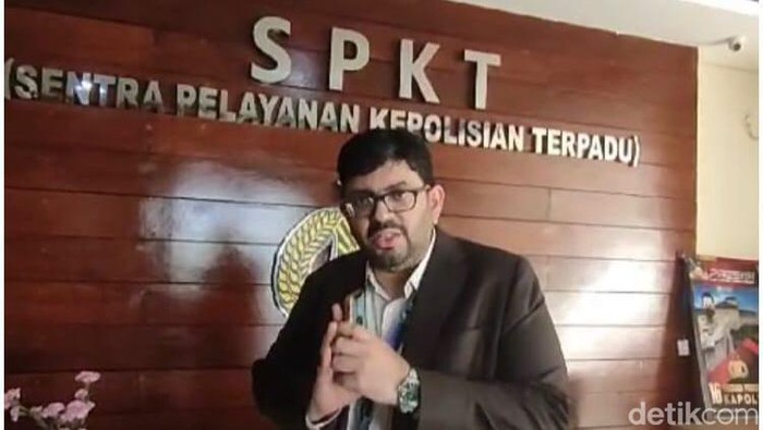 Delegasi KTT AIS Forum asal India Kanjiani Azeem Enayatali kehilangan HP saat naik taksi online.