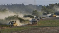 Perdana Menteri (PM) Israel Benjamin Netanyahu bersumpah akan menghancurkan kelompok tersebut sepenuhnya. Netanyahu pun menyamakan Hamas dengan kelompok ISIS.