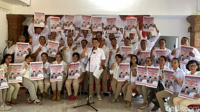 DPC Gerindra Kota Denpsasar mendeklarasikan dukungannya ke Gibran Rakabuming Raka menjadi cawapres Prabowo Subianto di kantor DPD Gerindra Bali, Kamis (12/10/2023).