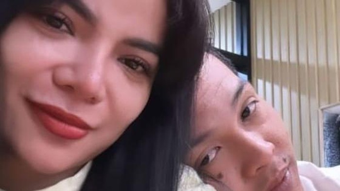 Foto kedekatan Dinar Candy dengan pengusaha di Jambi