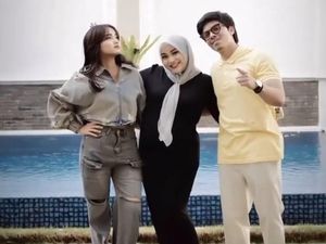 Potret Atta Halilintar dan Aurel Main ke Rumah Fuji, Bukti Hubungan Baik-baik Saja