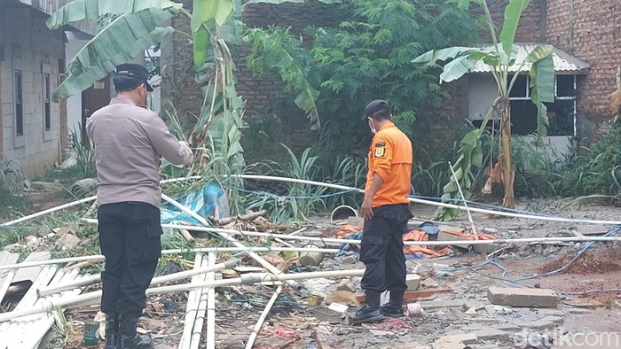 Gas yang menyembur dari lubang sumur bor di kos-kosan Sukaraja, Kabupaten Bogor sudah berhenti (Muchamad Sholihin/detikcom)