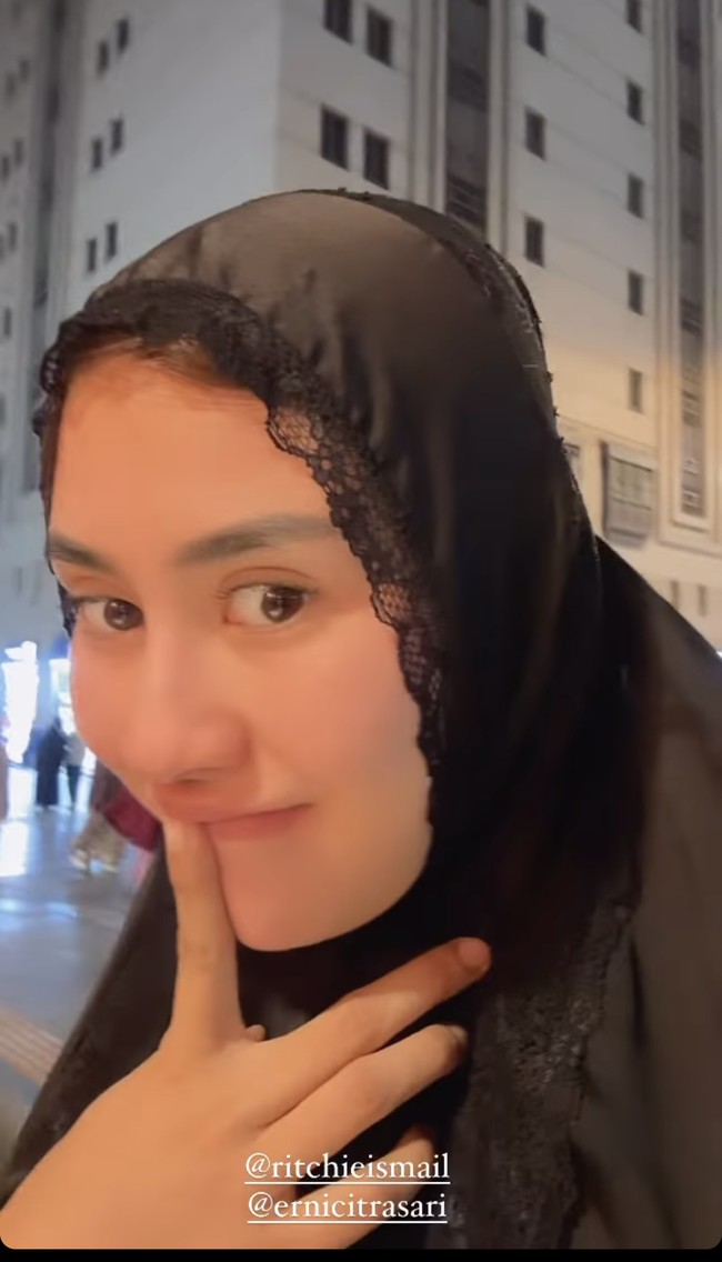 “Ya Allah, bisa balik ke kota ini dan sekarang bareng sama papajeje,” tulis Syahnaz di Instagram. Foto: Instagram @syahnaz