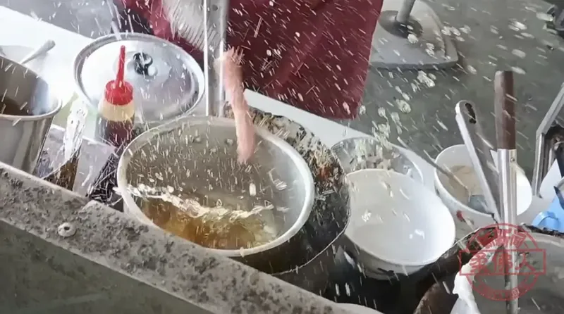 Goreng Sosis sampai Meledak, Wanita Ini Alami Luka Bakar