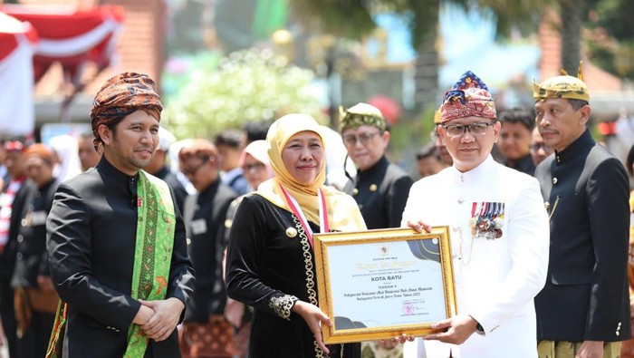 Gubernur Khofifah dalam upacara Hari Jadi Pemprov Jatim