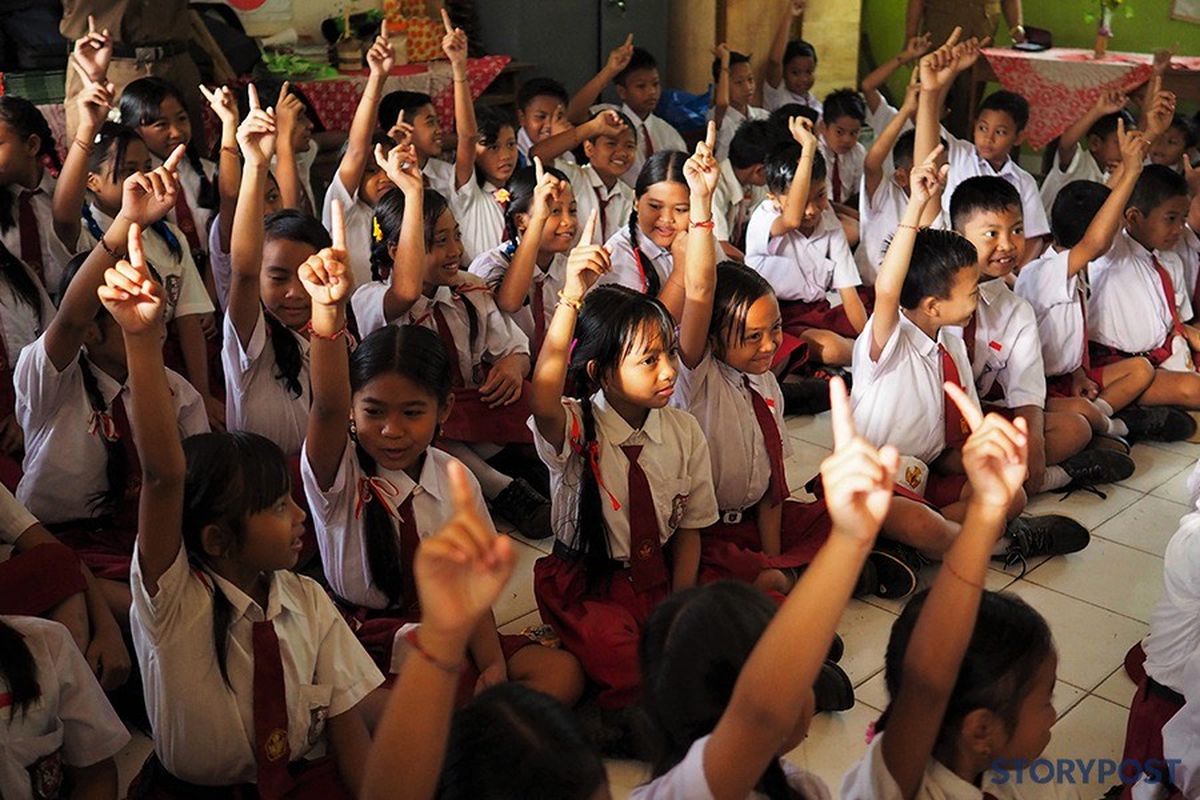 MK Putuskan Pendidikan Dasar di Sekolah Negeri dan Swasta Gratis!