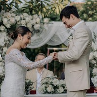 Kini setelah melahirkan anak pertamanya pada 28 Agustus 2023, Jennifer dan Dali Wassink akhirnya menikah. Acaranya digelar secara sederhana dan hanya mengundang kerabat dekat. Foto: Instagram/@jennifercoppennreal20