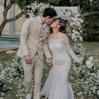 Wanita yang kini berusia 22 tahun itu terlihat begitu bahagia usai resmi menjadi nyonya Wassink. Keduanya pun memamerkan pose romantis mereka. Foto: Instagram/@jennifercoppennreal20