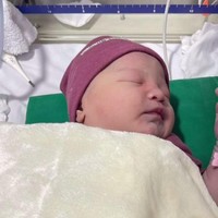 Lewat unggahan tersebut, Liliana juga mengumumkan bahwa putri Jessica dan Jonathan lahir dengan berat 3,35 kg. Julie menjadi cucu ketiga bagi Hary dan Liliana. (Foto: Instagram/@liliana_tanoesoedibjo)