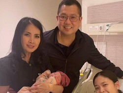 8 Foto Jessica Tanoe Melahirkan Anak Pertama, Gestur Ayahnya So Sweet