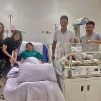 Orangtua Jonathan, Fofo dan Susy Sariaatmadja turut merayakan kehadiran si kecil. (Foto: Instagram/@liliana_tanoesoedibjo)