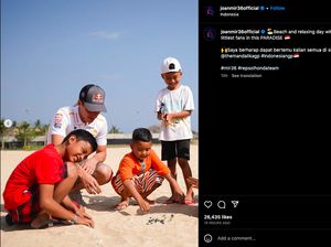 Serunya Pebalap MotoGp Main Gundu Bareng Bocah Mandalika