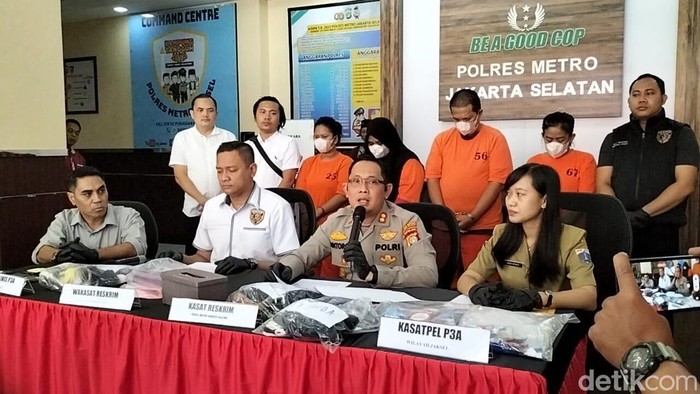 Kasat Reskrim Polres Metro Jakarta Selatan AKBP Bintoro (tengah) (Mulia Budi/detikcom)